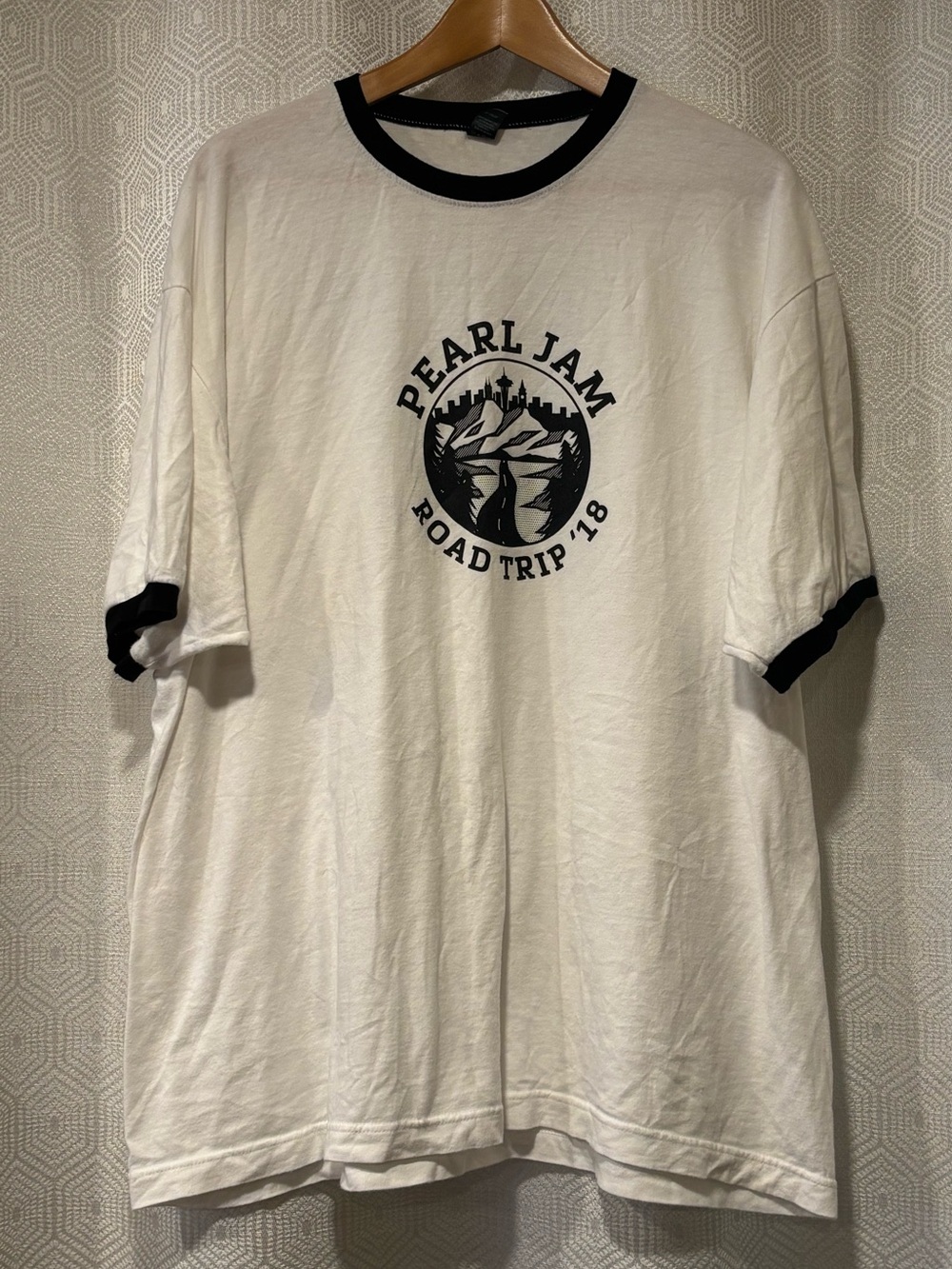 PEARL JAM | Men’s White Pearl Jam Road Trip ‘18 Tee